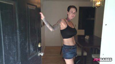 Unfaithful Housewife Brooke Lyn Gives Jerk Off Instructions - hotmovs.com