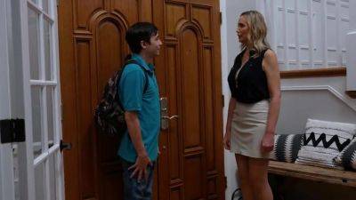 Lilly James - Lilly James is one hot seductive cougar - hotmovs.com - Usa