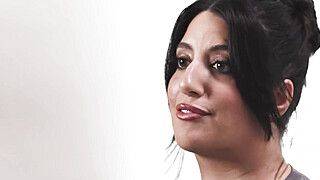 Sarah Arabic - Watch Sarah Arabic masturbate with a toy - ah-me.com