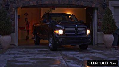 TEENFIDELITY Samantha Hayes Gets A Mouthful of Cum for X-Mas - sexu.com