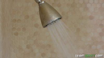 Sexy butt teeenager takes pillar - sexu.com