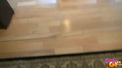 Ebony girlfriend - booty juggle - sexu.com