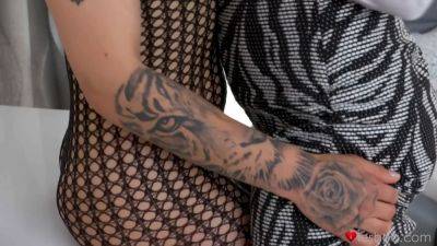 Large alt teenie in a bodystocking masturbating milf - lesbea - sexu.com