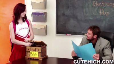 Trinity May does what it takes - sexu.com