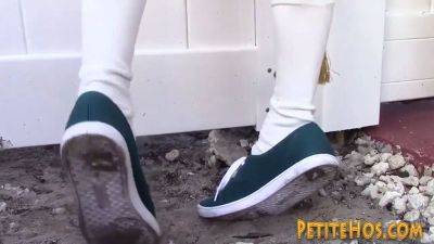 Petite amateur ho rails cock after pushing pecker in tiny facehole - sexu.com