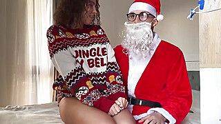 Santa-assisted facial magic makes for a scorching New Year's fuck. - ah-me.com