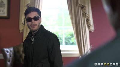 Trainer To The Stars With Liza Del Sierra - Brazzers - hotmovs.com - France