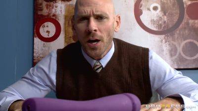 The Dean's Slut With Johnny Sins, Harlow Harrison - Brazzers - hotmovs.com