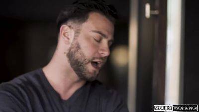 Teen Lola Fae offers herself to mums bf and gets anal fucked - hotmovs.com