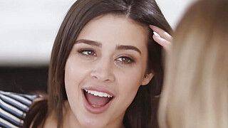 Small town hotties experimenting and end up scissoring - ah-me.com