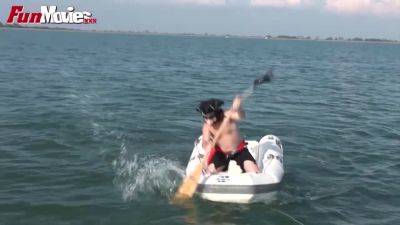 I am the captain now! - FunMovies - hotmovs.com - Austria