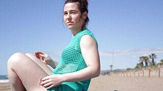 She tempted me in a plubic place, fucking on the beach - ah-me.com