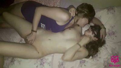 Hot Wives Hannah & Jasmine Lesbian Orgasm - Amateur Teen Pussy Licking - veryfreeporn.com