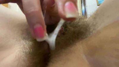 Cutieblonde Amateur Hairy Pussy Closeup - Big Clit Rubbing & Cumming Orgasm - veryfreeporn.com