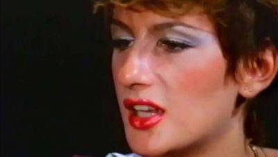 Blonde pornstar Sharon Mitchell deepthroats big cock for cum in mouth - porntry.com