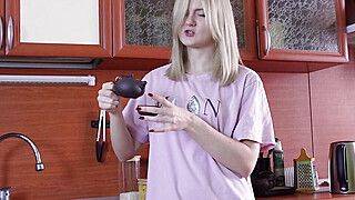 I seduced my husband's friend, he fucked me so hard that I squirted - ah-me.com