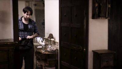 Can you help? It's really tight down there! - hotmovs.com