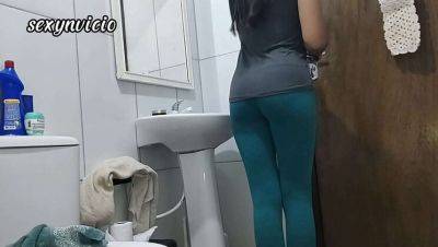 Teen Stepdaughter Lets Stepdad Creampie Her Tight Pussy - veryfreeporn.com