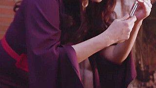 Magic mirror makes the queen horny - ah-me.com