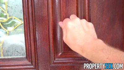 Real Estate Agent Cheers Up Her Client - hotmovs.com - Usa