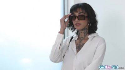 A bit of anal strapon fucking to change ebonys perspective - hotmovs.com