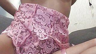 Hot Babe gets naked and fucks her ass - ah-me.com