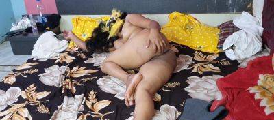 Seeing The Mobile, Stepsister-in-law Has A Mood Or - desi-porntube.com - India