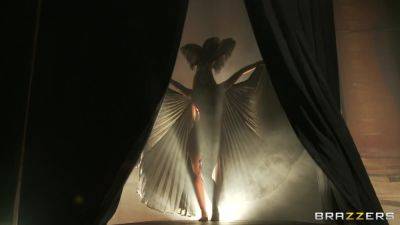 From Bust Til Dawn With Johnny Sins, Jessie Rogers - Brazzers - hotmovs.com - Brazil