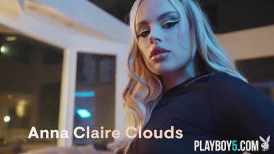 Anna Claire Clouds In Huge Booty Blondie Up Close - hotmovs.com