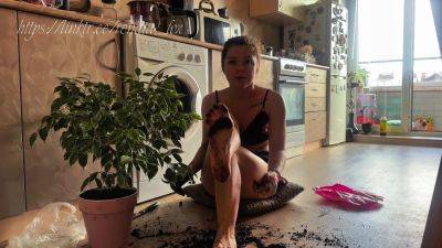 Renata Fox - Your Mistress Makes You Lick The Ground From Her Feet - hclips.com - Russia