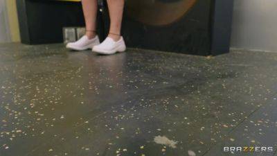 The Slutty Commuter's Clumsy Joyride With Kyle Mason, Lola Fae - Brazzers - hotmovs.com