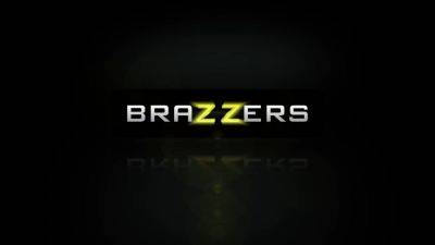 4th Down On All Fours With Alyssa Reece, Sheena Shaw - Brazzers - hotmovs.com