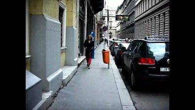 Retro Blowjob Cumshot: Barbara Voice and Silvy Taylor Suck Giant Cock in Episode 1 - veryfreeporn.com