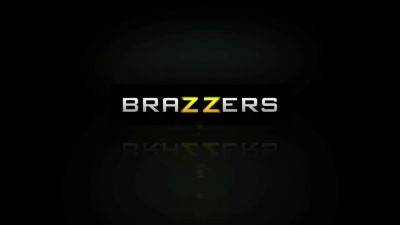 Courtney Cummz - Cheering Chesticles With Alexis Ford, Courtney Cummz, Tommy Utah - Brazzers - hotmovs.com - Italy