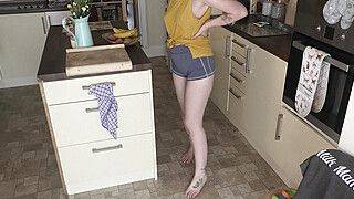 Sisters Itchy Ass Crack - ah-me.com