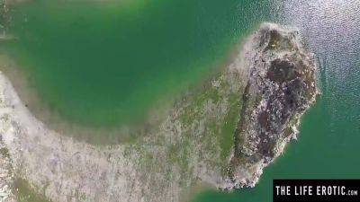 Hot Squirting - Sexy Blonde Masturbates To A Orgasm In The Sunshine 10 Min - hotmovs.com