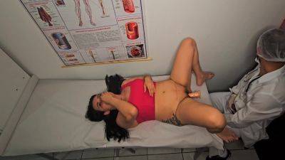 Wide Hips And Jennifer Pimenta - Ginecologista Dedilha O Cu E Fode Paciente! 10 Min - hclips.com - Brazil