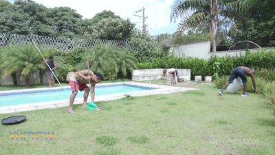 Vitoria Beatriz - Housewife Hot Vitoria Beatriz asks Maintenance Staff of Yummy - hotmovs.com