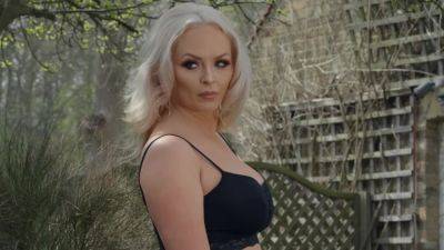 Hooked On Her Booty With Danny D, Louise Lee - Brazzers - hotmovs.com - Britain