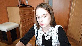 Школьница зашла за учебником, а ушла со спермой на киске. - ah-me.com