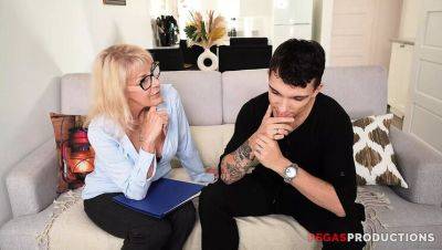 Fit Cougar Bianca Jaguar Gets Deep Fucked Hard - Big Tits, Blowjob & Cumshot - veryfreeporn.com