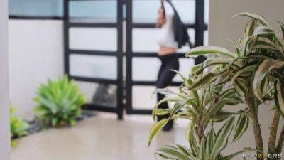 Green With Frenzy With Alexis Fawx, Air Thugger - Brazzers - hotmovs.com