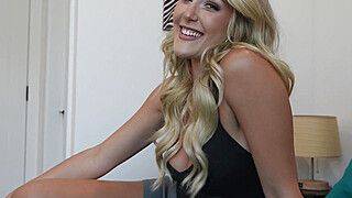 Sharing a room with my stepmom's hot blonde sister - ah-me.com