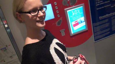 Beim Shoppen Public Gefickt - hotmovs.com - Germany