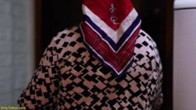 Granny Gets Fucked In The Ass By Delivery Man - hotmovs.com