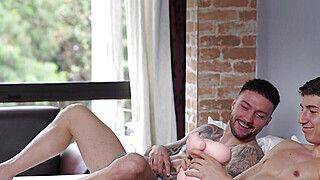 Alicia Trece - Trio FMM con Latina Embarazada y su juguete "MRLsexdoll" termina en Creampie vaginal! Alicia Trece - ah-me.com - Colombia