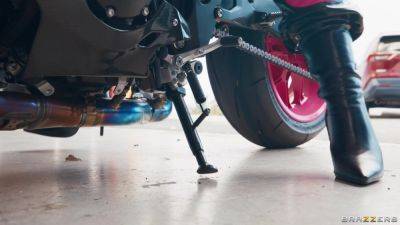 Vince Karter - Leather, Chains N' Pussy Juice With Isiah Maxwell, Vince Karter, Hayley Davies - Brazzers - hotmovs.com