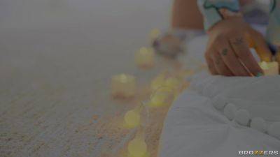 Alex Mack - Big Tit Hostel Takeover With Alex Mack, Abigaiil Morris, Sammy Torres - Brazzers - hotmovs.com