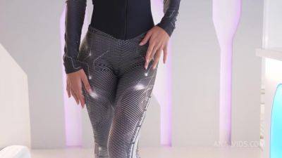 Moving in time and outer Space ! Fucking in spaceship - Lia - hotmovs.com