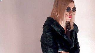 Amateur blowage in public by a huge ass milf. Cheating, trampy and hot! - ah-me.com